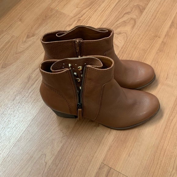 New!! Nine West Leather Ankle Boots - Picture 3 of 7